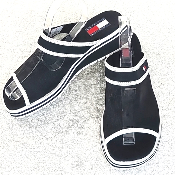 TOMMY HILFIGER Women's Slip-On Black & White Sandals, size 6.5M - Picture 1 of 7